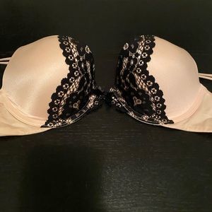 Victoria’s Secret Very Sexy push up bra 32D